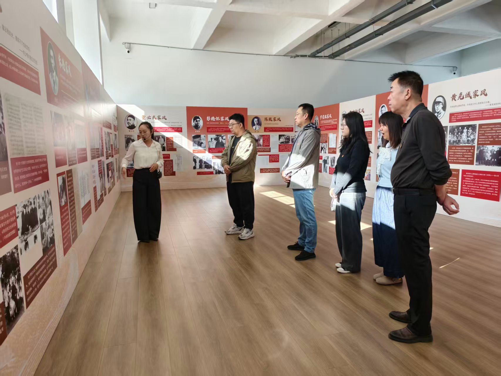 市党支部科协开展参观“中国共产党人的家风档案展”主题党日活动